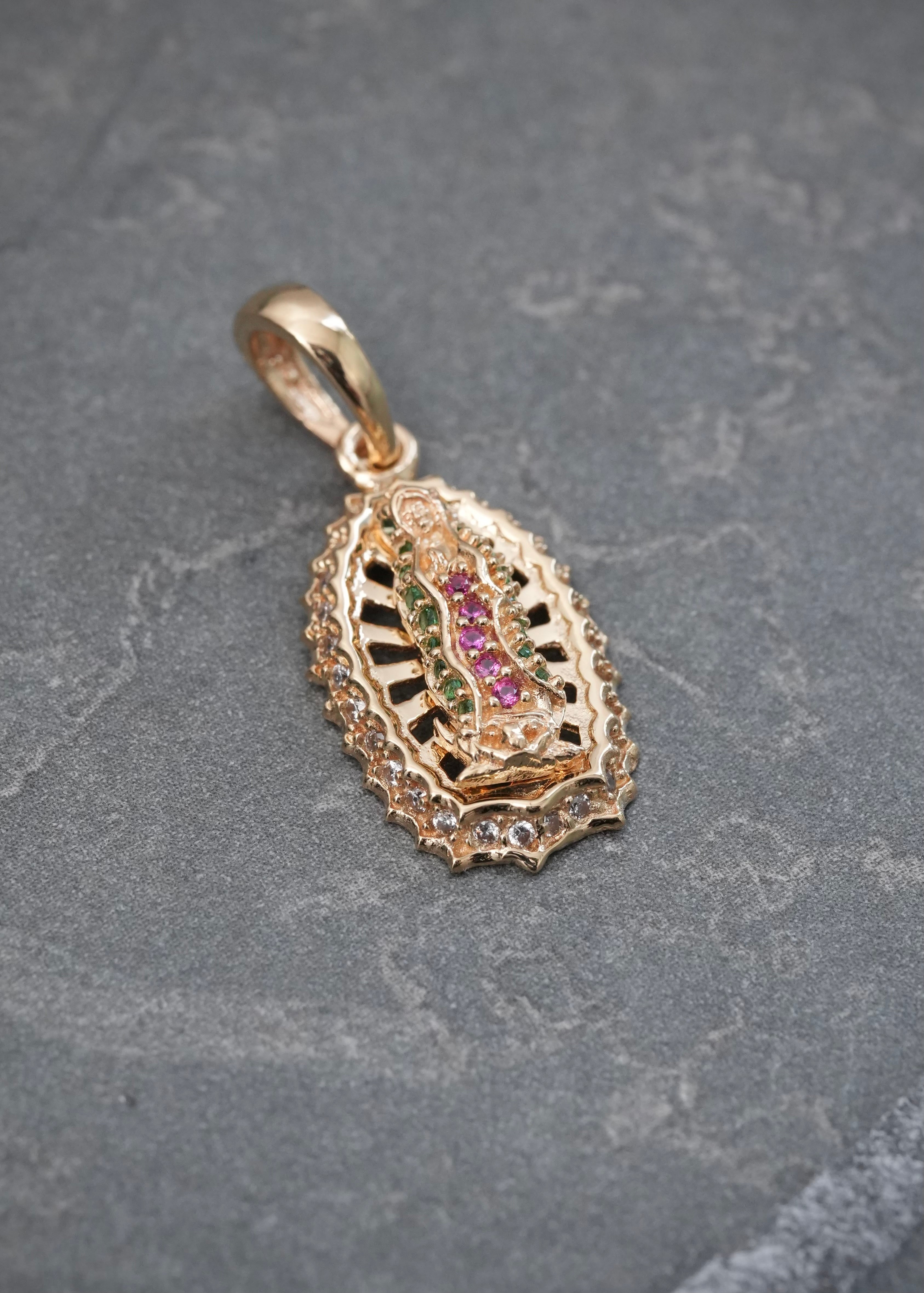 Dije Virgen de Guadalupe con Swarovski 2.7gr / 2.5cm / 11mm — Oro Amarillo