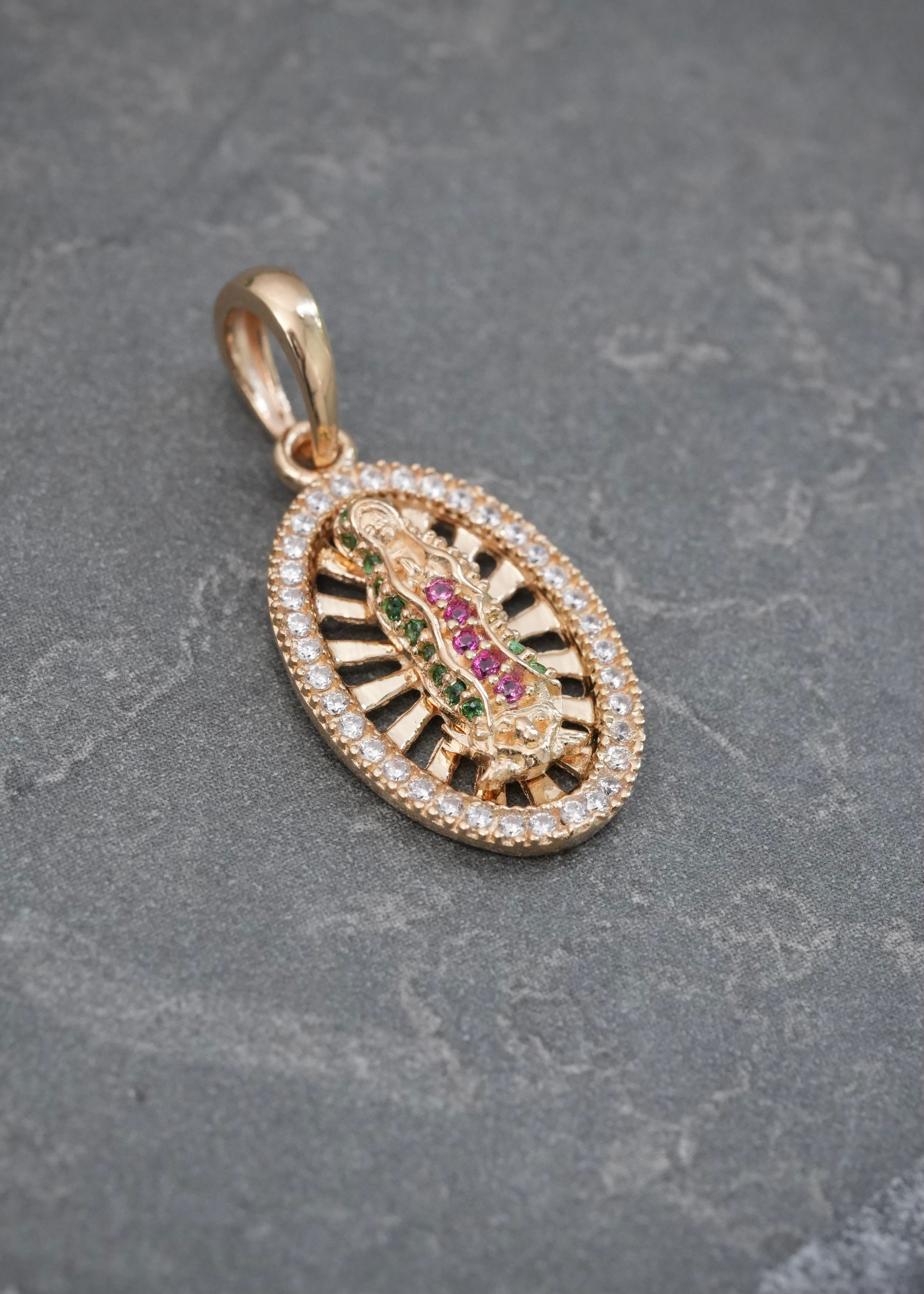 Dije Virgen de Guadalupe con Swarovski 2.4gr / 2.5cm / 12.1mm — Oro Amarillo