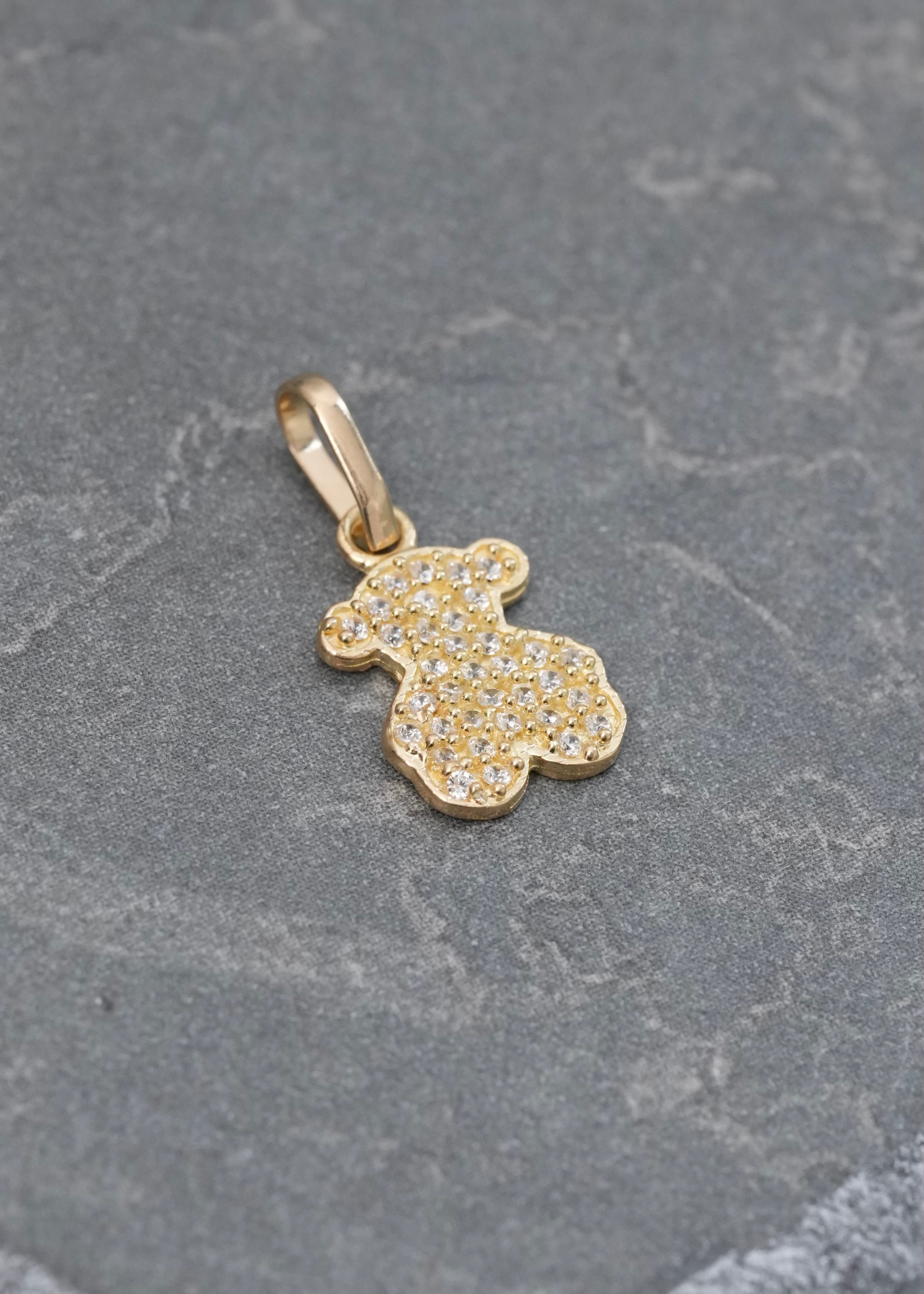 Dije Oso Th con Swarovski Blanco 0.85gr / 1.6cm / 7.9mm — Oro Amarillo
