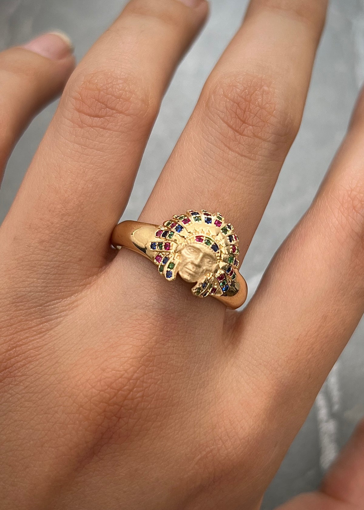 Anillo Indio con Swarovski Multicolor 4.3gr / Talla 9 3/4 — Oro Amarillo