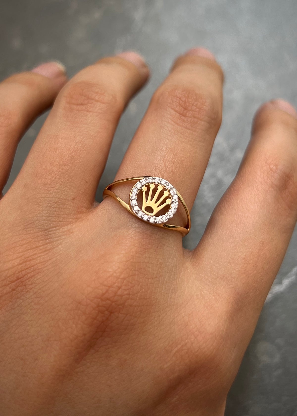 Anillo Rx con Swarovski Blanco 1.5gr / Talla 6 3/4 — Oro Amarillo