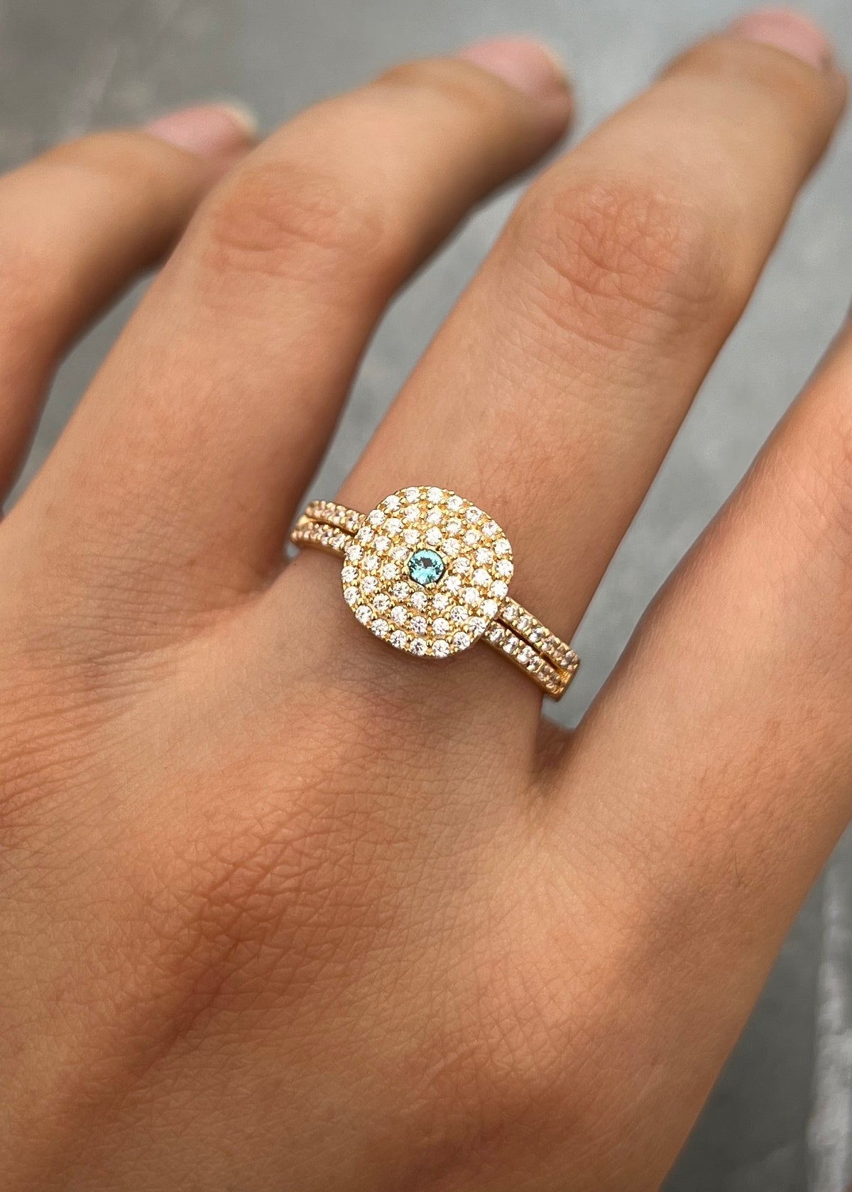 Anillo con Swarovski Azul y Blanco 2.75gr / Talla 7 — Oro Amarillo