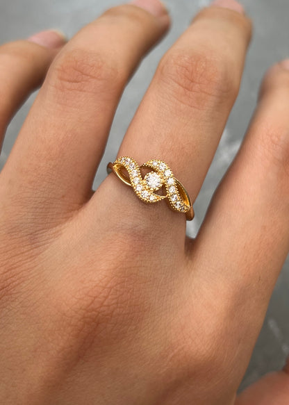 Anillo con Swarovski Blanco 2.05gr / Talla 5 1/4 — Oro Amarillo