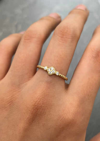 Anillo Lucky con Swarovski Blanco 2gr / Talla 6 1/2 — Oro Amarillo