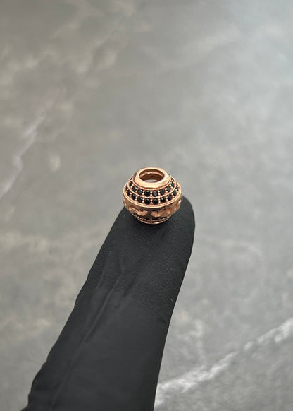 Herraje con Swarovski Negro 1.7gr / 0.8cm / 9.3mm — Oro Rosado