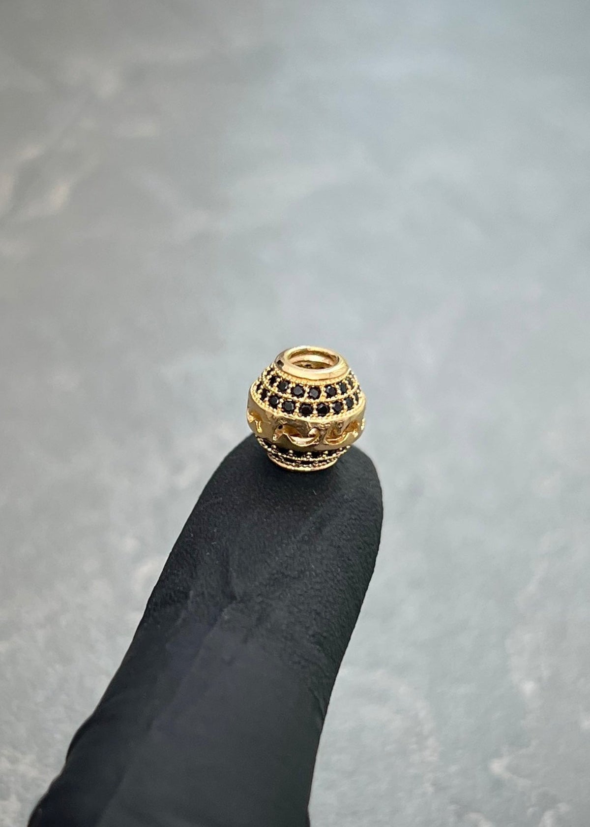 Herraje con Swarovski Negro 1.75gr / 0.8cm / 9mm — Oro Amarillo