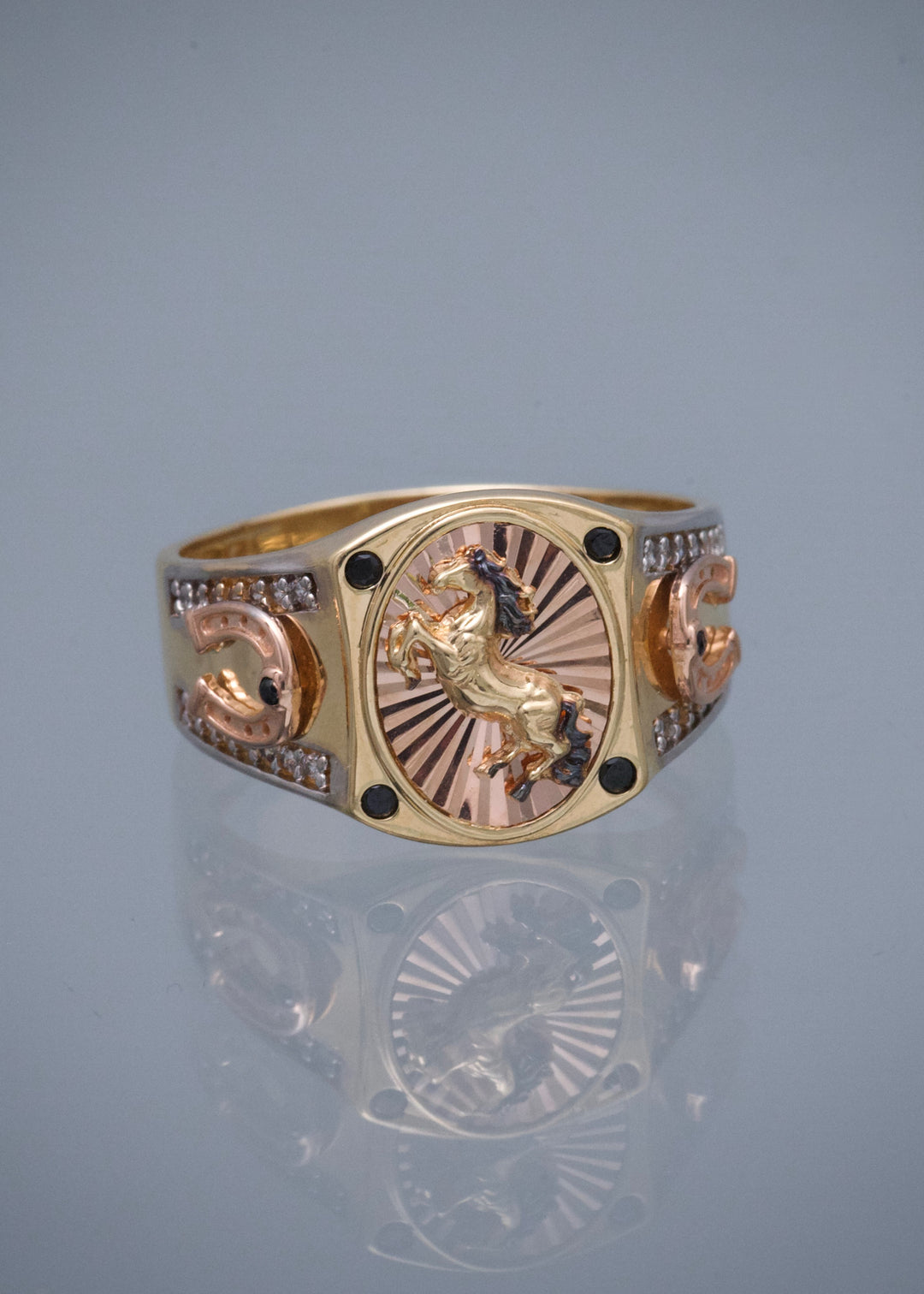 Anillo Caballo con Swarovski Blanco y Negro 5.95gr / Talla 9 3/4 — Dos Oros