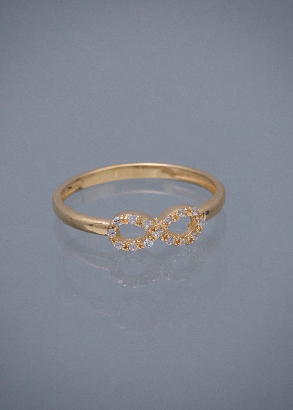Anillo Infinito con Swarovski Blanco 1.6gr / Talla 6 3/4 — Oro Amarillo