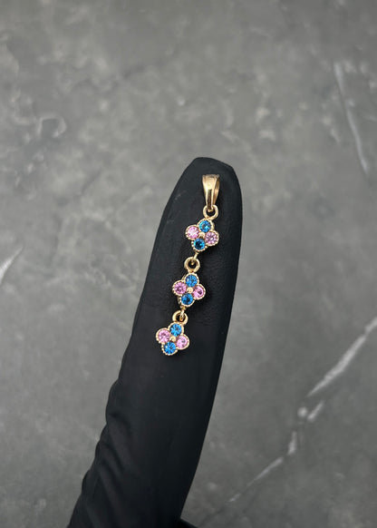 Dije Flor con Swarovski Rosado y Azul 1.6gr / 3.1cm / 6mm — Oro Amarillo