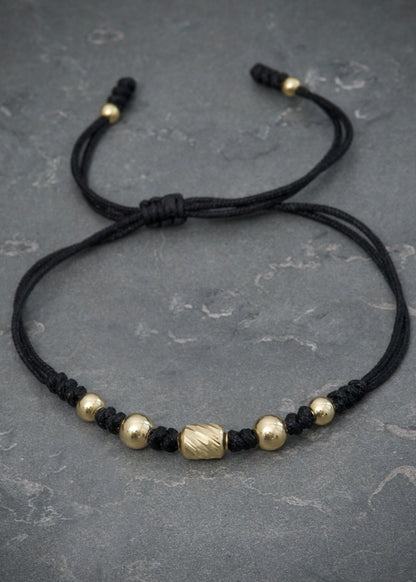 Pulsera en hilo negro con herraje y bolas lisas 0.8gr / Oro Amarillo (Joya) M