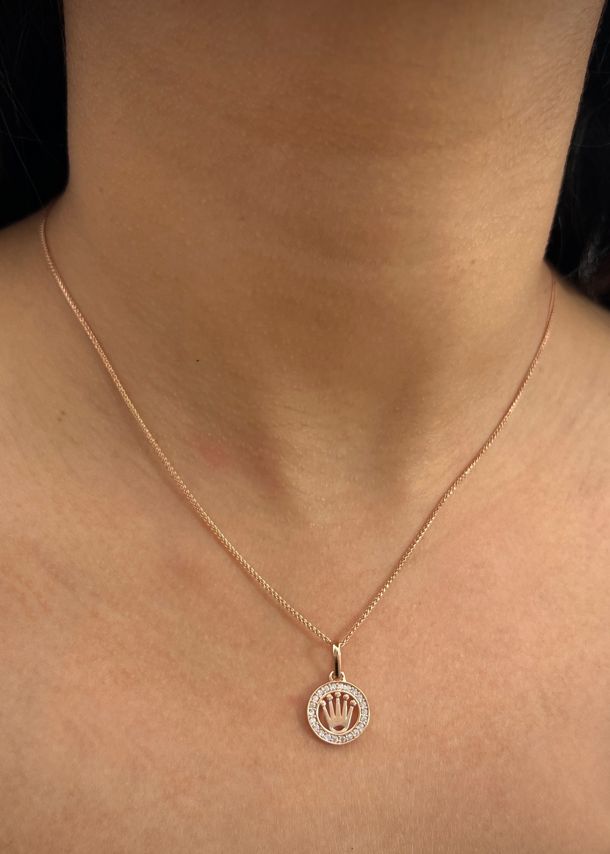 Dije corona rx 1.4gr / Largo 1.8cm / Oro Rosado Nac B