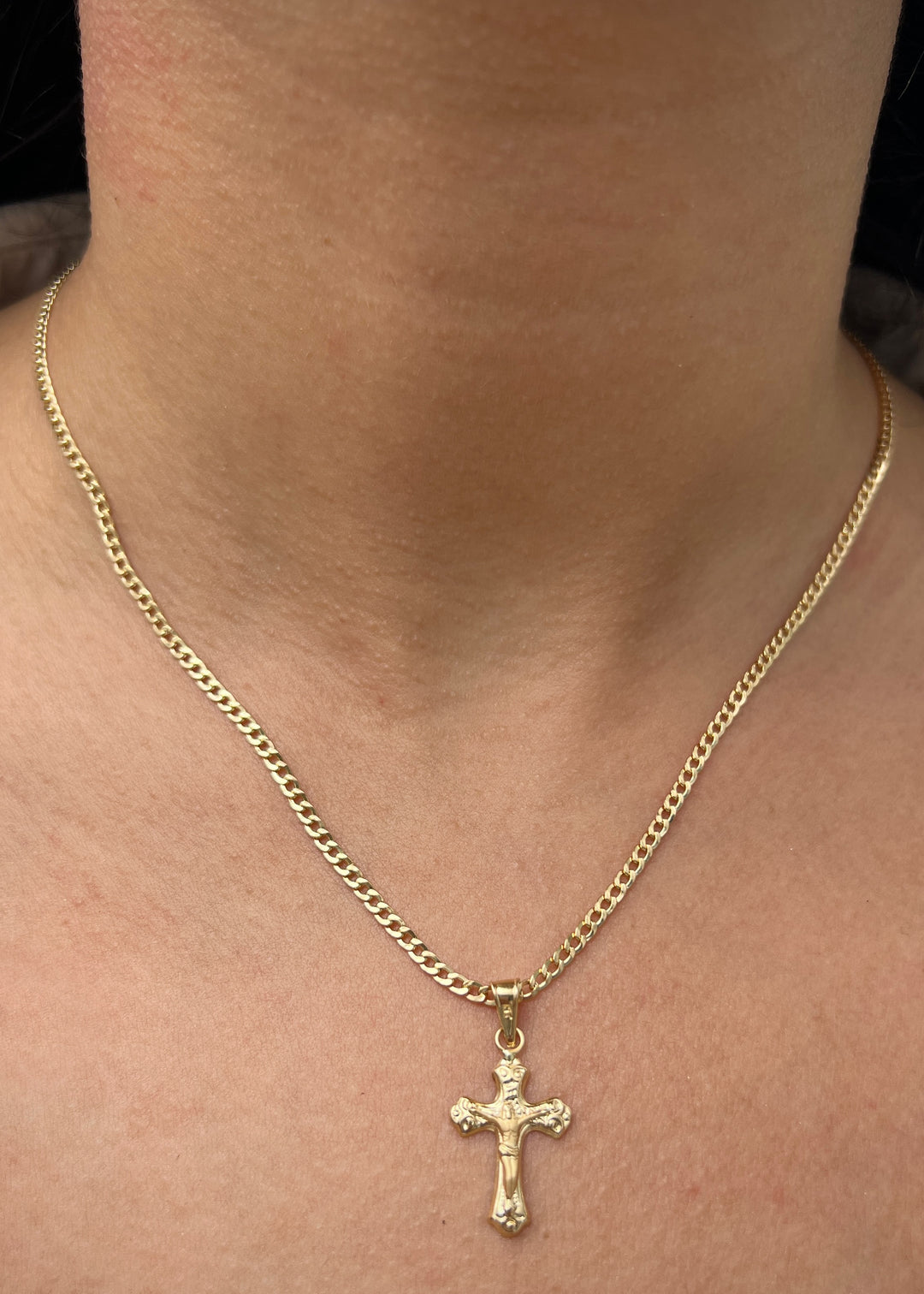 Dije Cruz con Cristo 0.75gr / 2.7cm / 13mm — Oro Amarillo