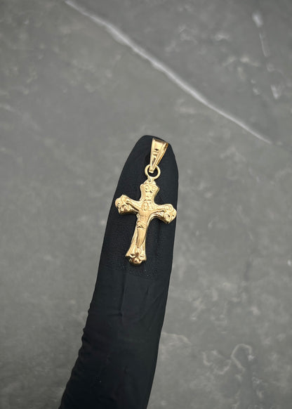 Dije Cruz con Cristo 0.75gr / 2.7cm / 13mm — Oro Amarillo