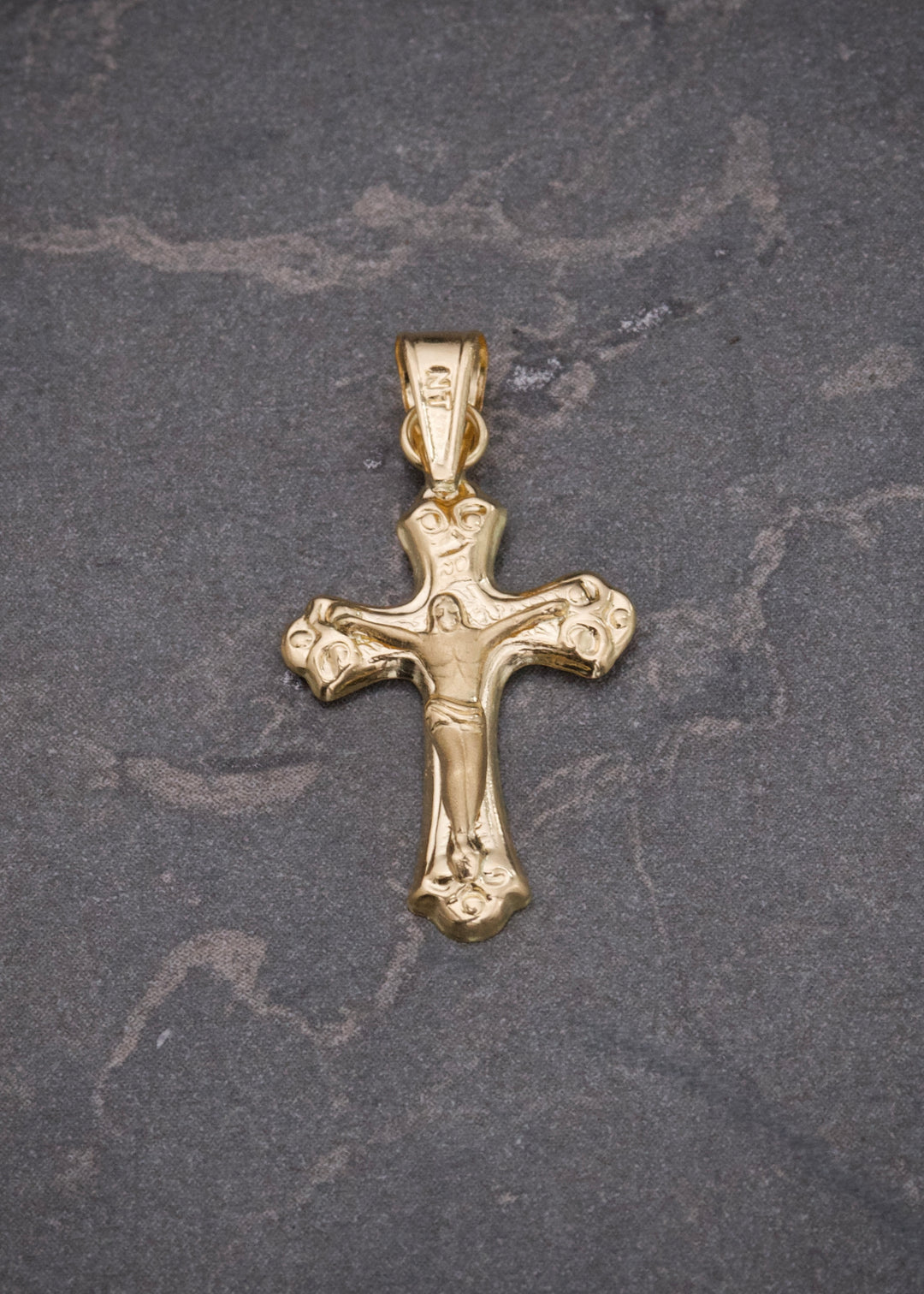 Dije Cruz con Cristo 0.75gr / 2.7cm / 13mm — Oro Amarillo
