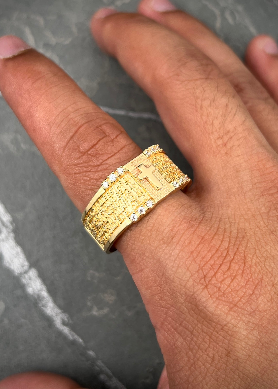 Anillo cruz con swarovski blanco 11.6gr / Talla 14 1/2 — Oro Amarillo