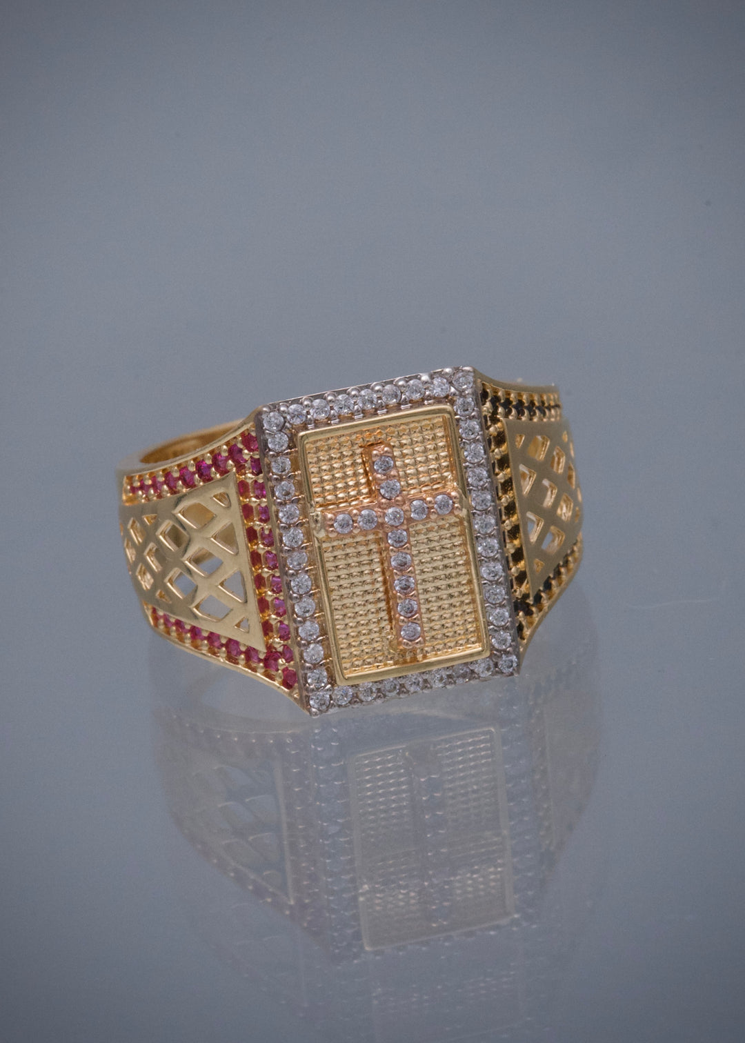 Anillo cruz con swarovski 7.55gr / Talla 9 1/4 — Oro Amarillo
