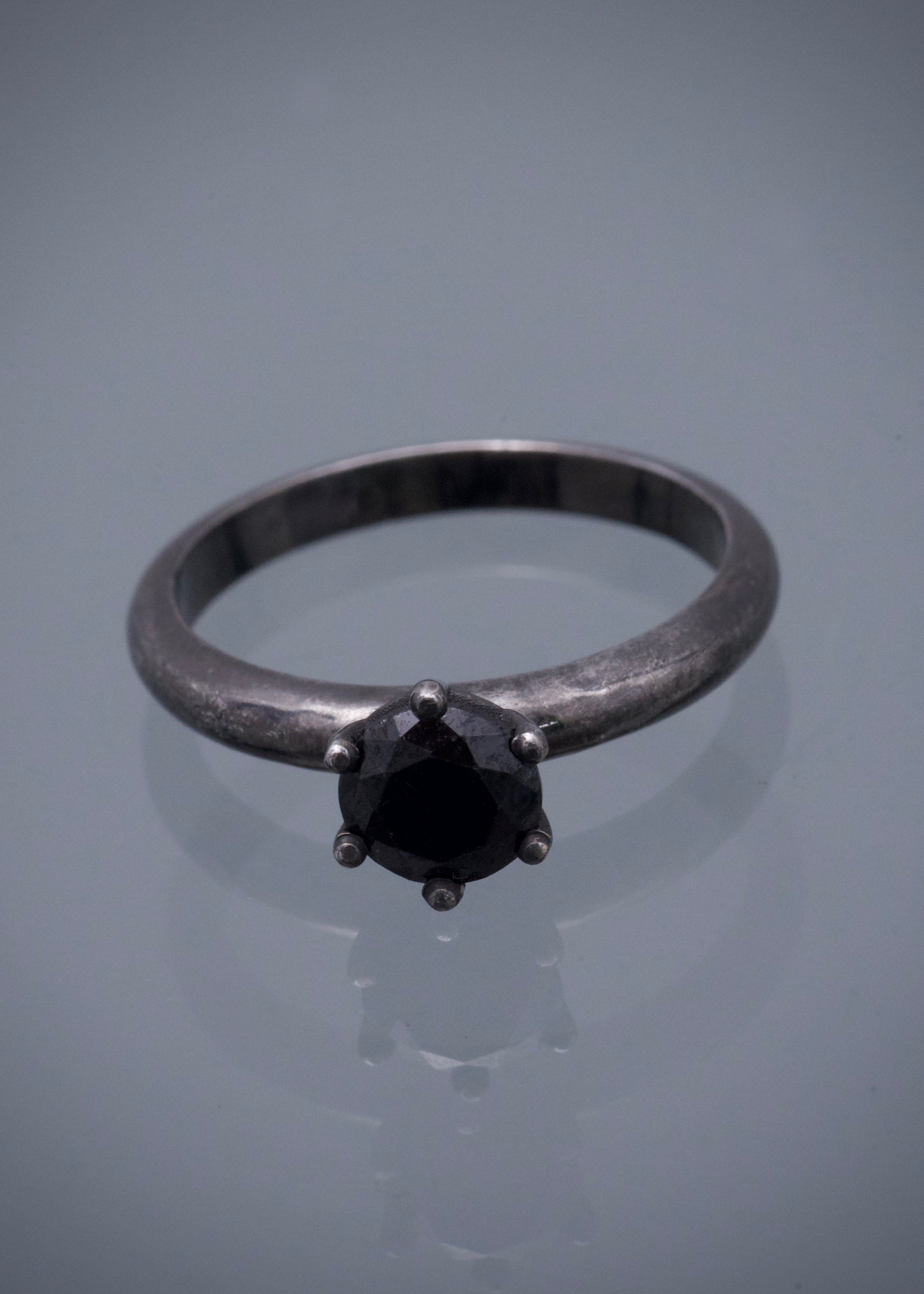 Solitario con swarovski negro 3.4gr / TALLA 6 /  Nac B