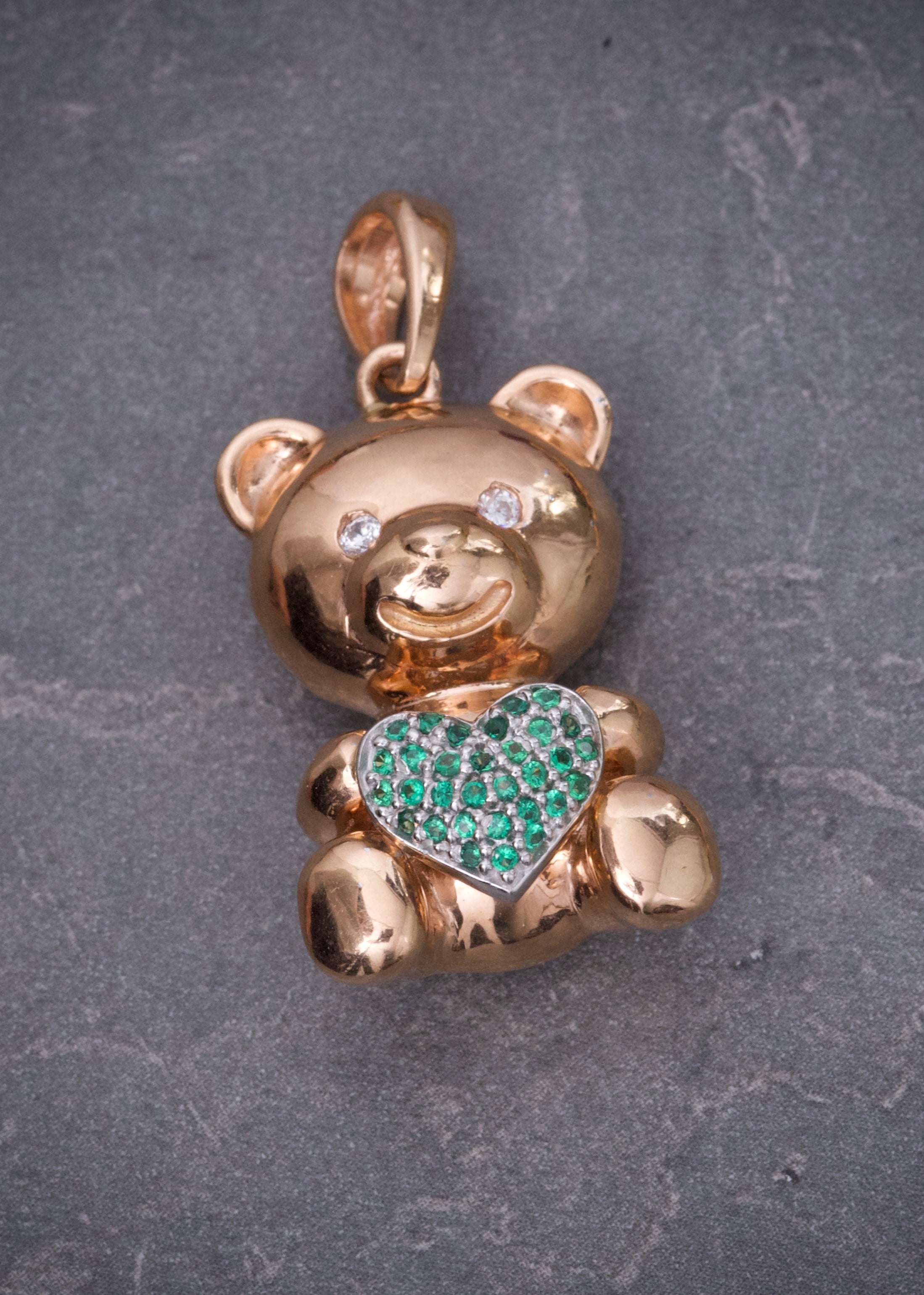 Dije Oso con swarovski blanco y verde 10.5gr / Largo 3.2cm / Oro Rosado Nac M