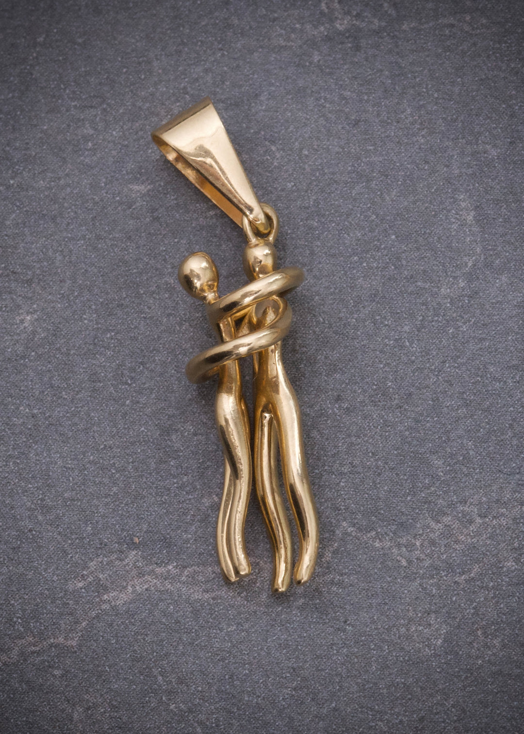 Dije pareja 5.85gr / Largo 3.6cm — Oro Amarillo