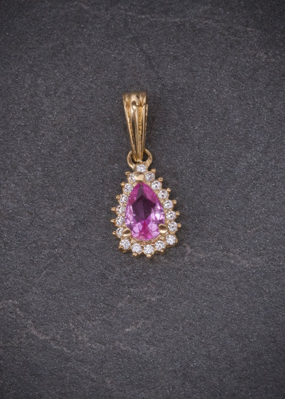 Dije gota con swarovski rosado y blanco 1gr / Largo 1.7cm / Oro Amarillo Nac M