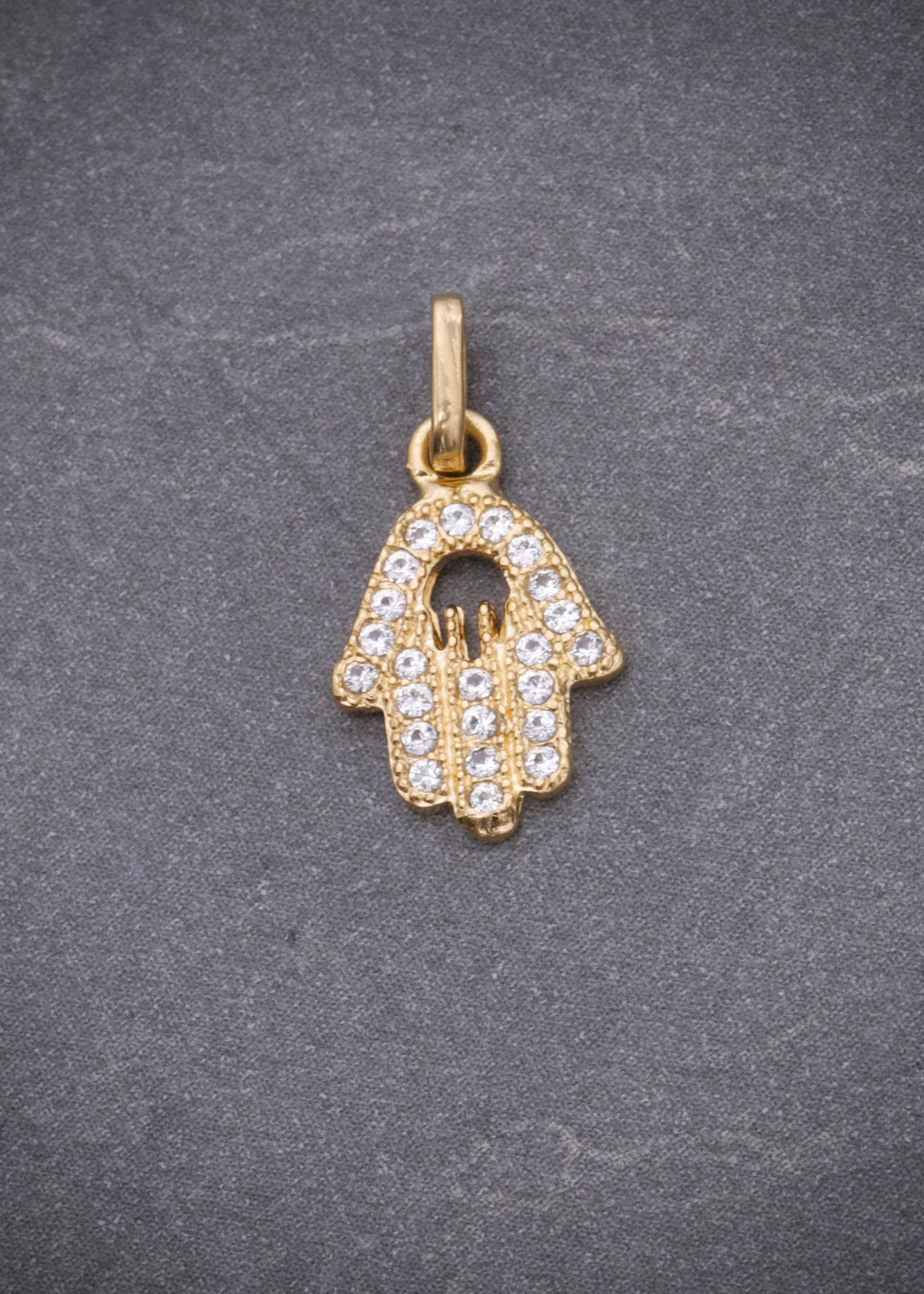 Dije mano hs con swarovski blanco 0.75gr / Largo 1.6cm / Oro Amarillo Nac M