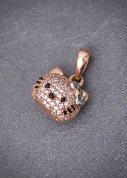 Dije hello kitty con swarovski blanco 2.8gr / Largo 1.7cm / Oro Rosado Nac M