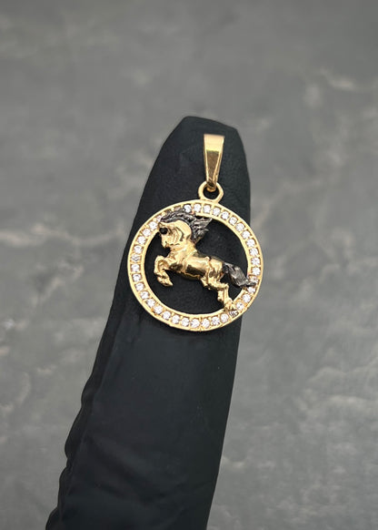 Dije Caballo con Swarovski Blanco 1.45gr / 2.4cm / 16mm — Oro Amarillo