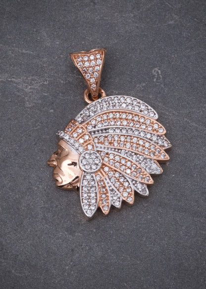 Dije Indio con Swarovski Blanco 5.7gr / 3.2cm / 23mm — Oro Rosado