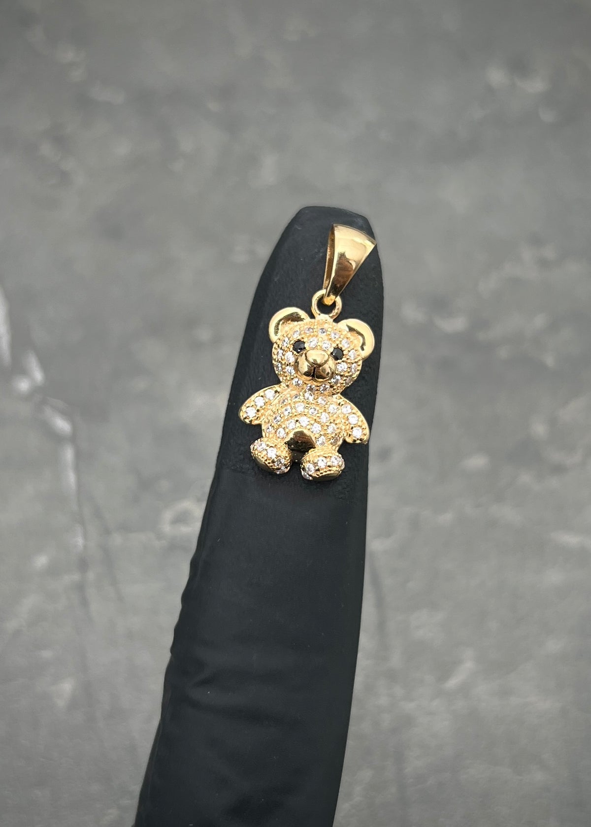 Dije Oso con Swarovski Negro y Blanco 2.6gr / 2.4cm / 12mm — Oro Amarillo