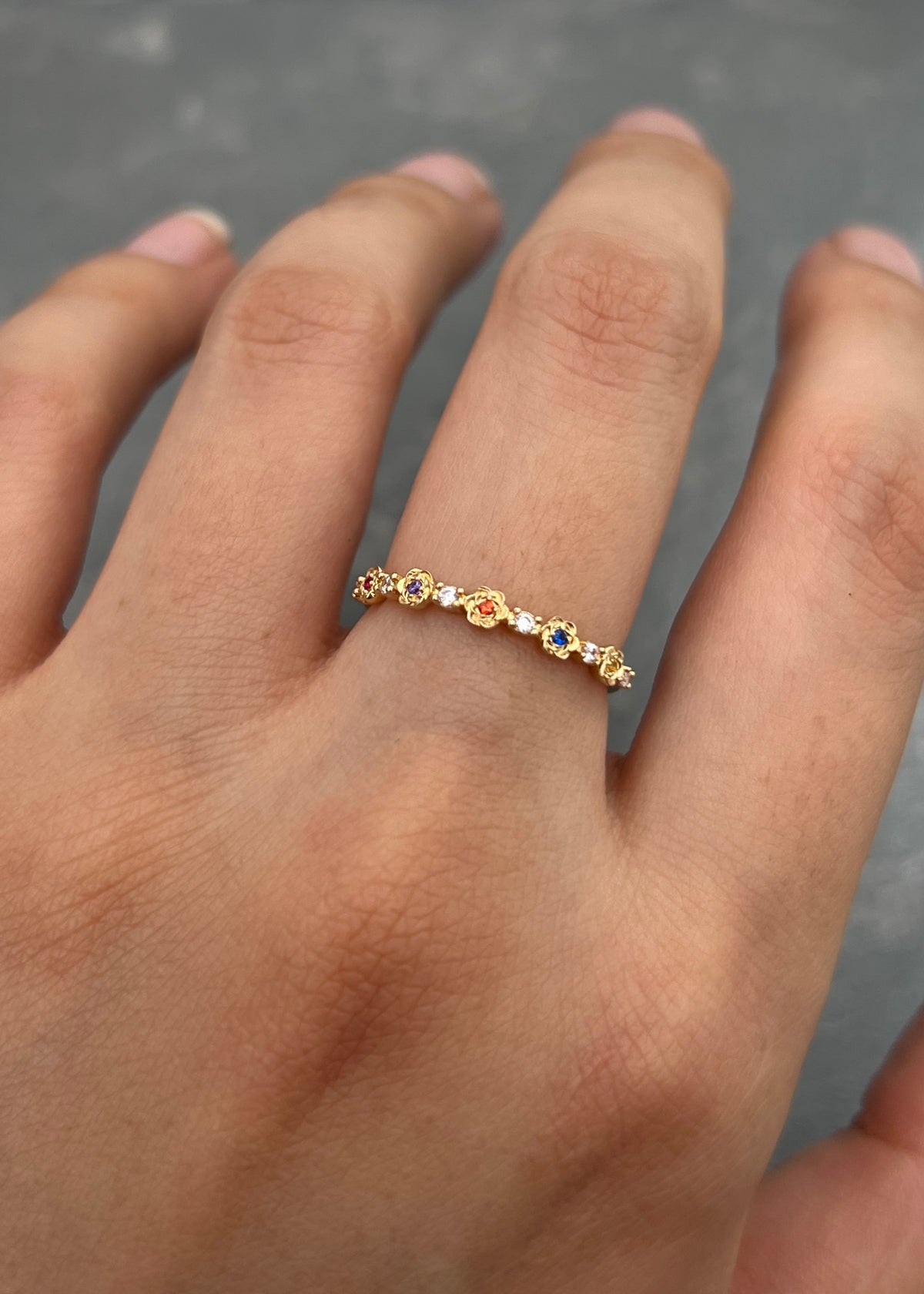 Anillo con Swarovski Multicolor 1.25gr / Talla 5 3/4 — Oro Amarillo