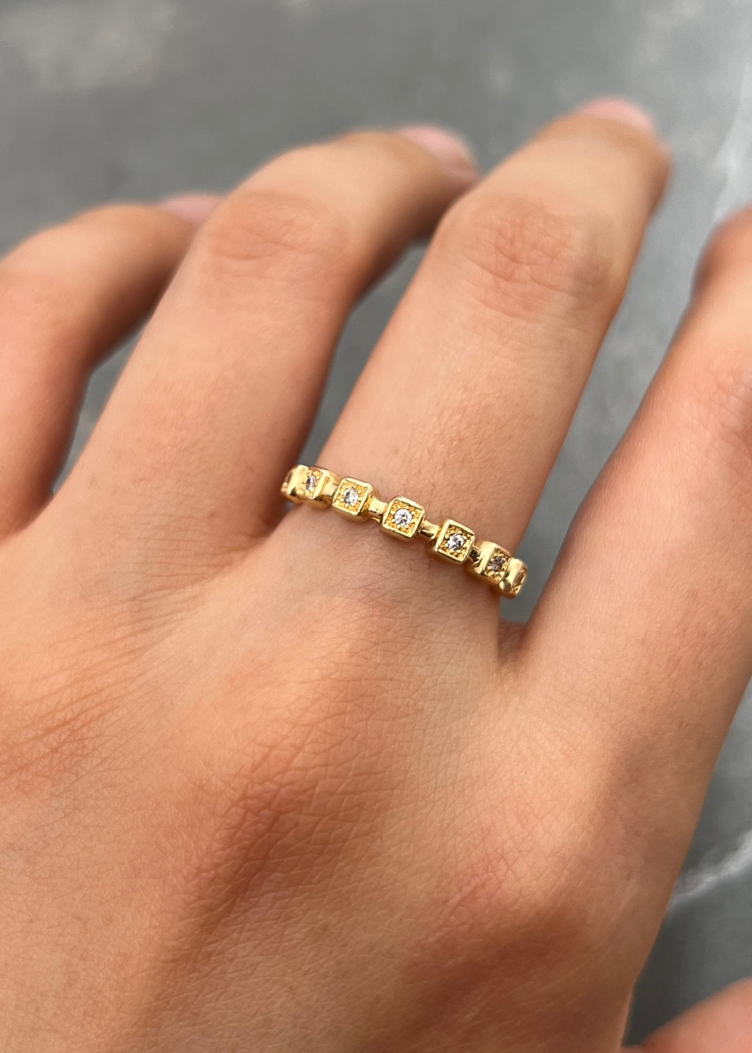 Anillo con Swarovski Blanco 1.7gr / Talla 6 1/4 — Oro Amarillo