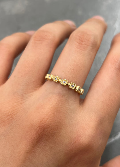 Anillo con Swarovski Blanco 1.7gr / Talla 6 1/4 — Oro Amarillo