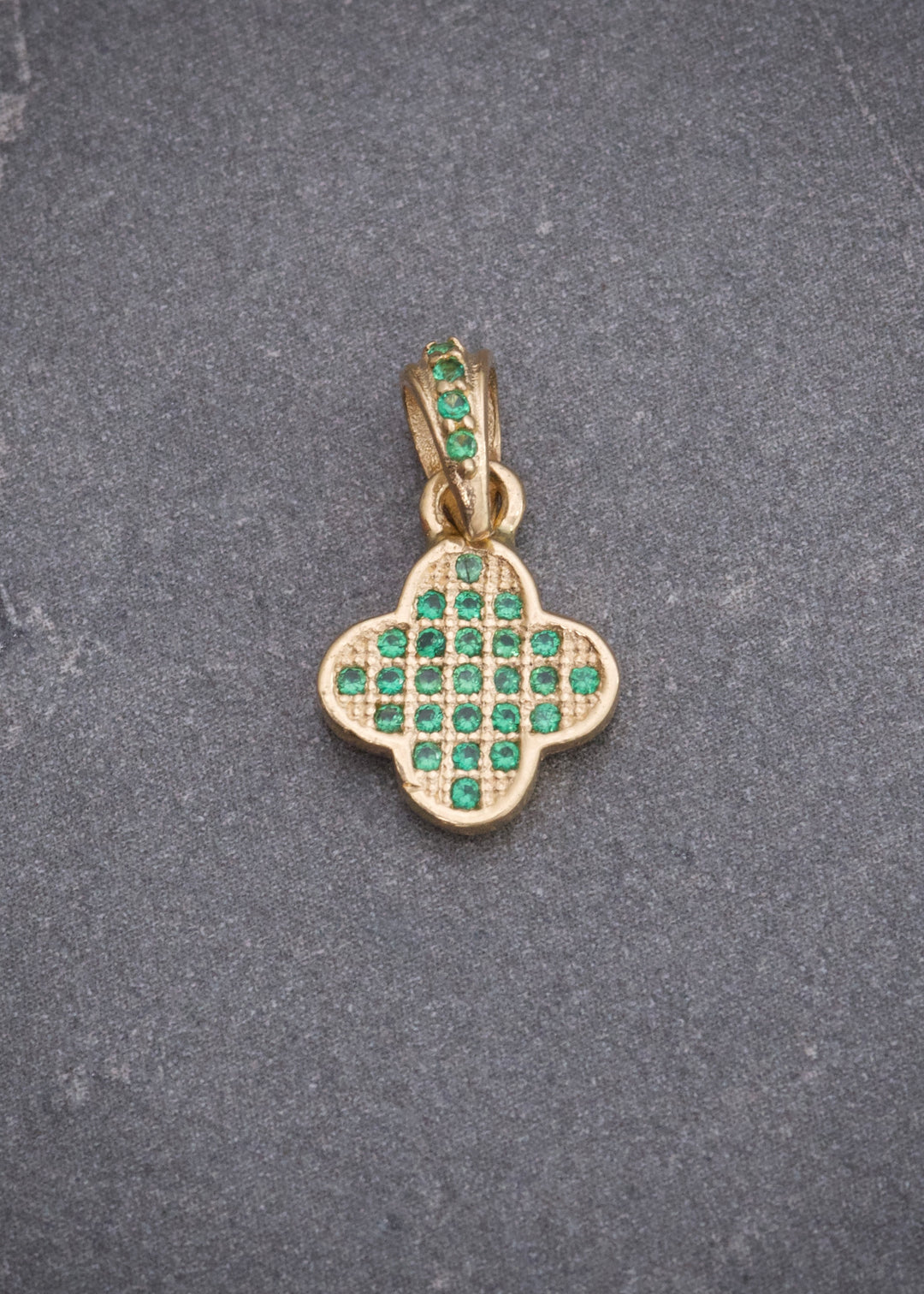 Dije Lucky Clover con Swarovski Verde 1.1gr / 1.6cm / 9.4mm — Oro Amarillo