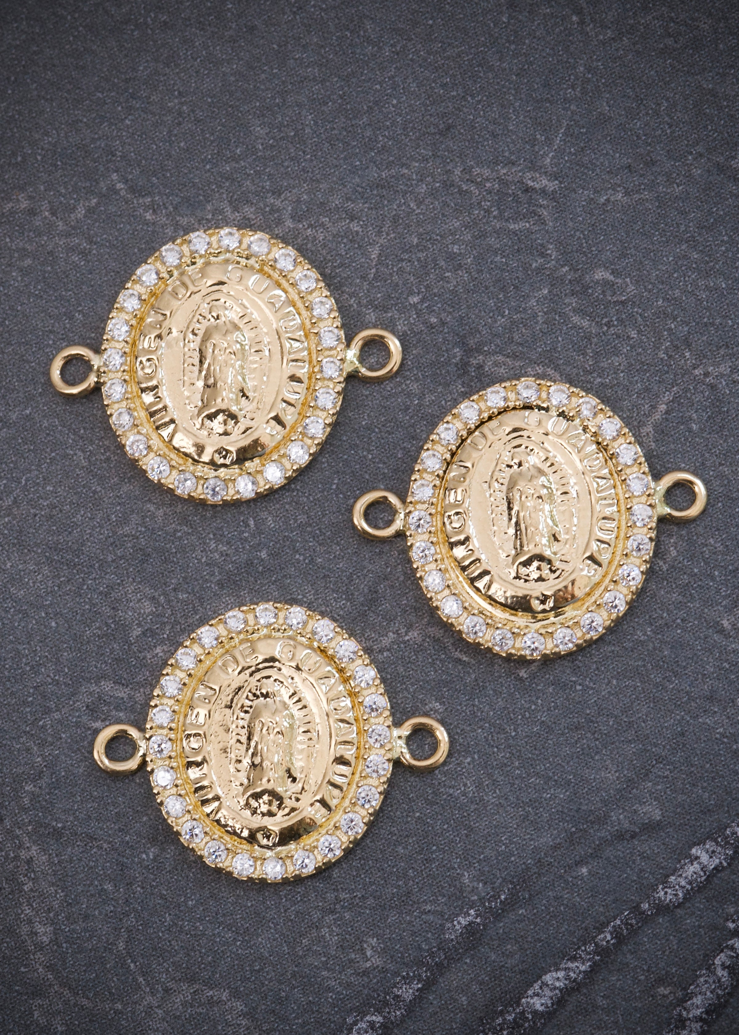 Herraje virgen de guadalupe con swarovski blanco 0.8gr / Largo 1.5cm / Oro Amarillo Nac B
