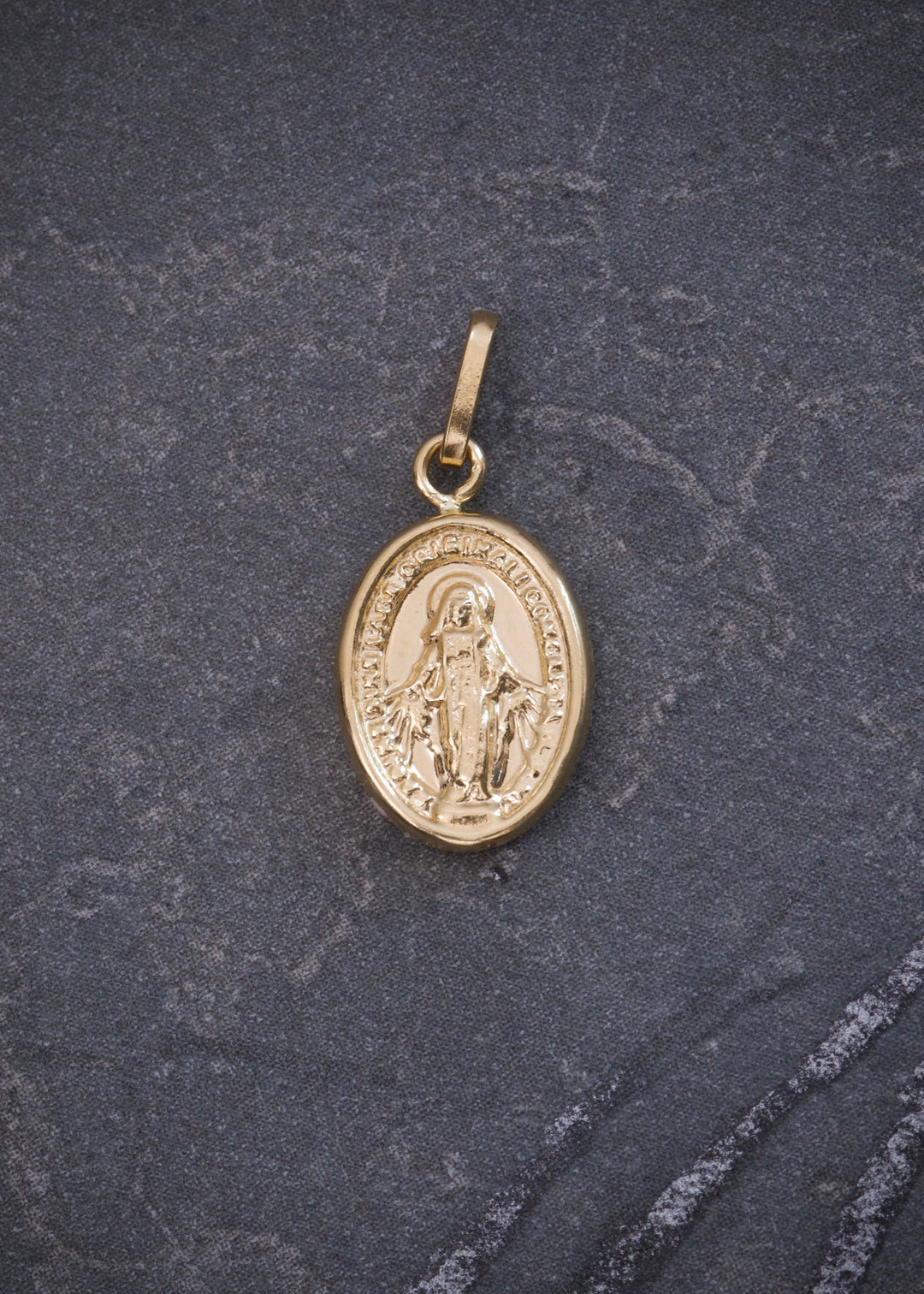 Dije virgen de la Milagrosa 0.5gr / Largo 1.8cm — Oro Amarillo
