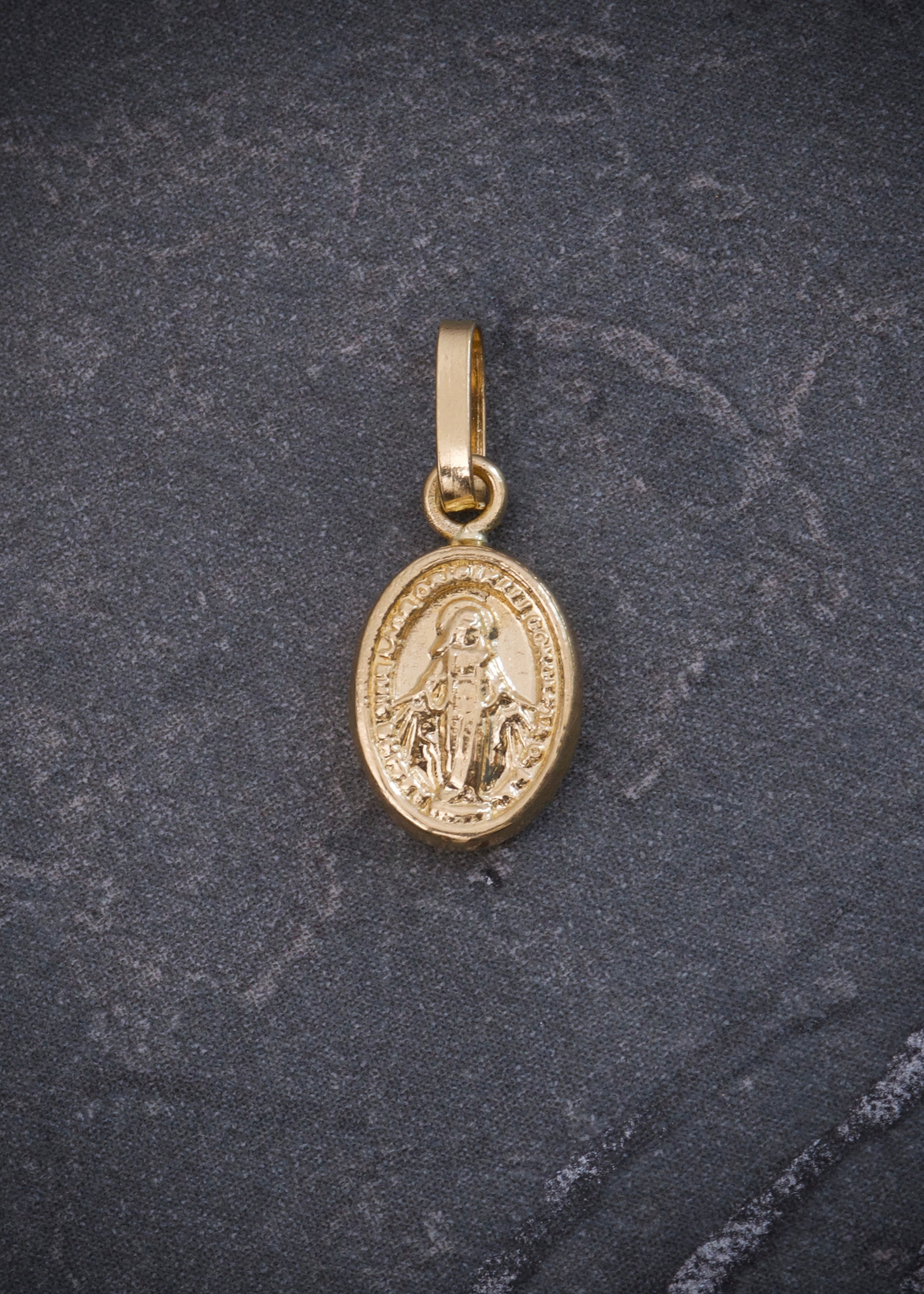 Dije virgen de la milagrosa 0.3gr / Largo 1.5cm / Oro Amarillo Nac B
