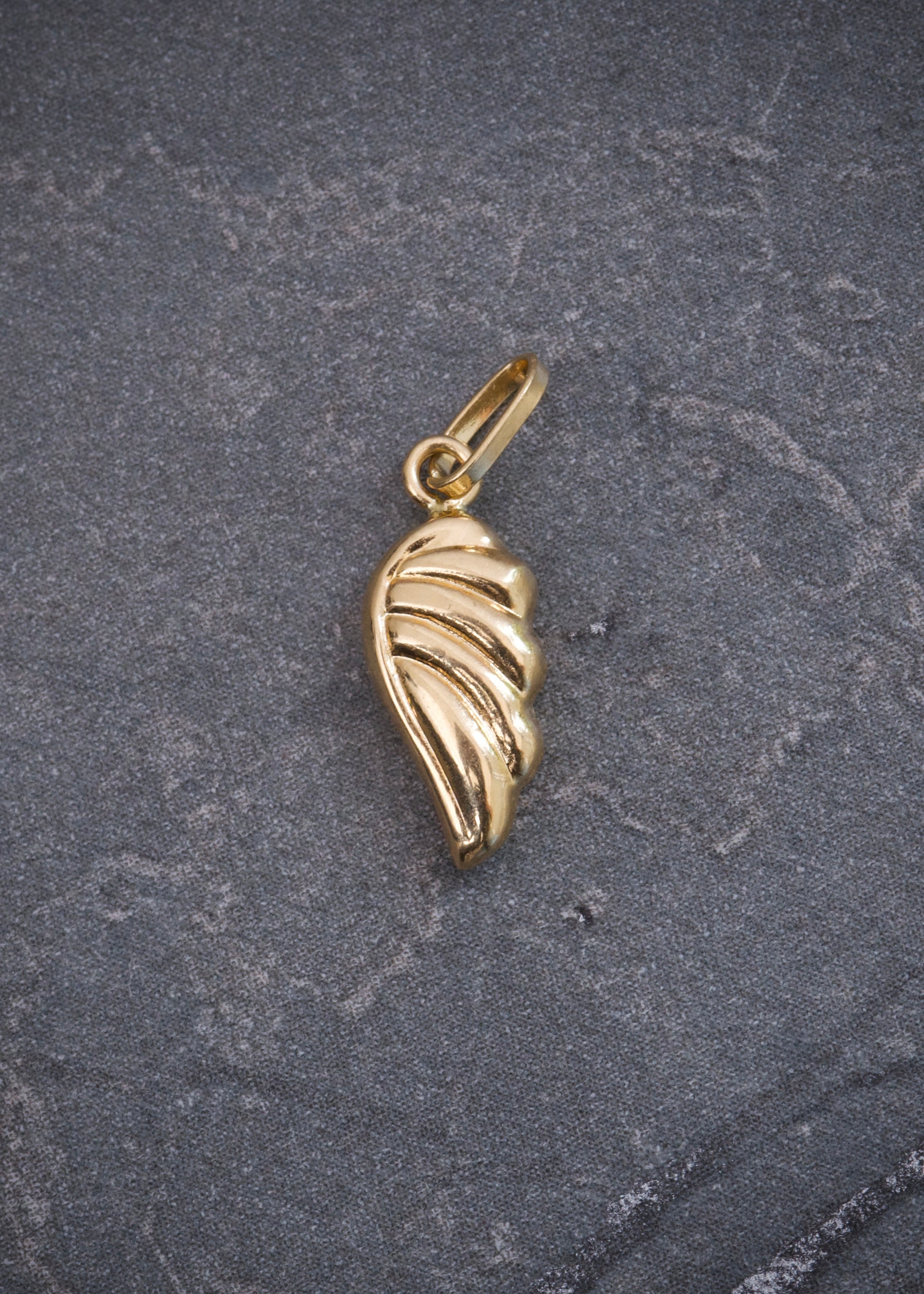 Dije ala 0.3gr / Largo 1.7cm / Oro Amarillo Nac P