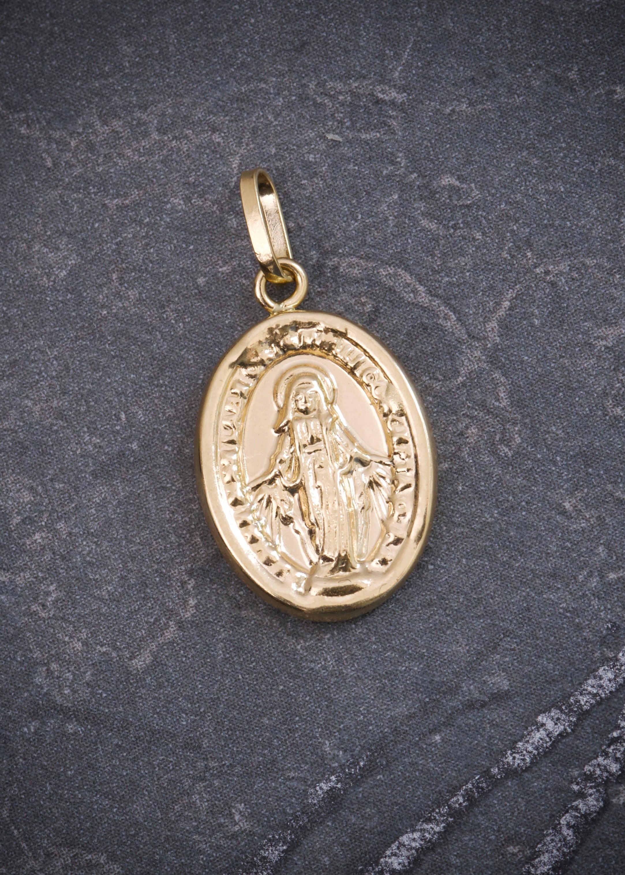 Dije virgen de la milagrosa 0.7gr / Largo 2.1cm / Oro Amarillo Nac B