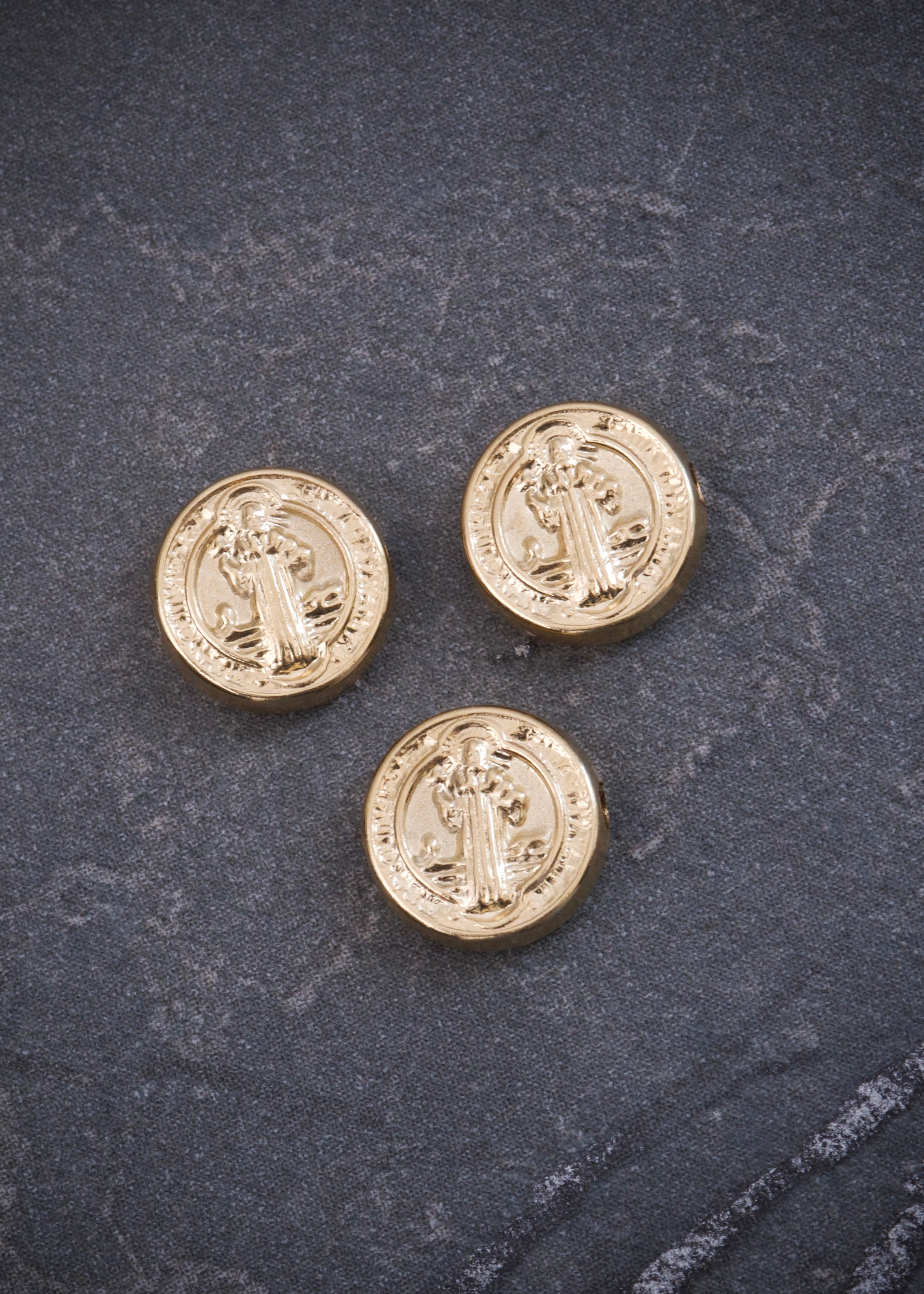 Herraje san benito 0.25gr / Largo 0.8cm / Oro Amarillo Nac B