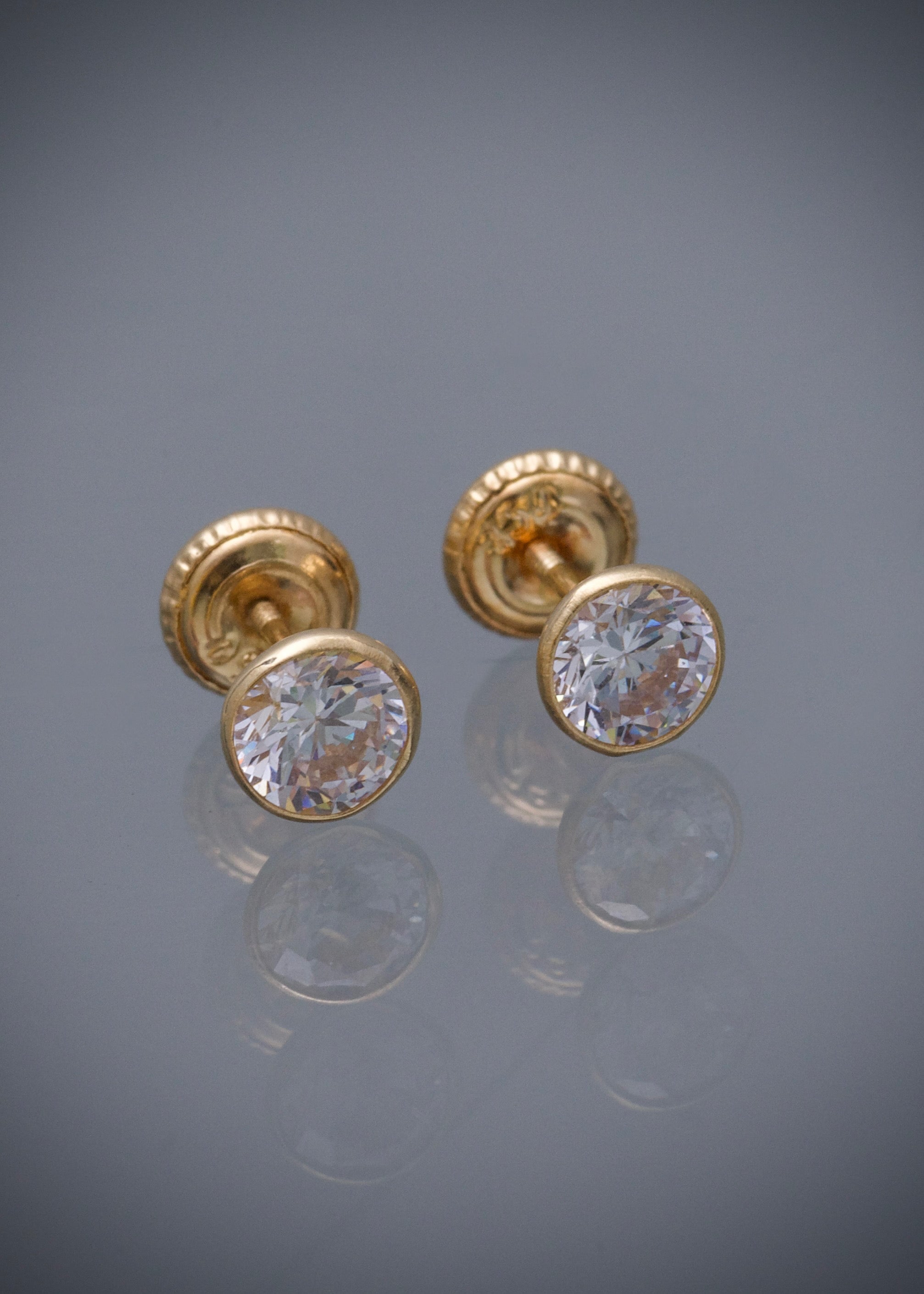 Topos con swarovski blanco 0.95gr / Largo 0.5cm / Oro Amarillo Nac B