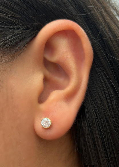 Topos con swarovski blanco 0.95gr / Largo 0.5cm / Oro Amarillo Nac B