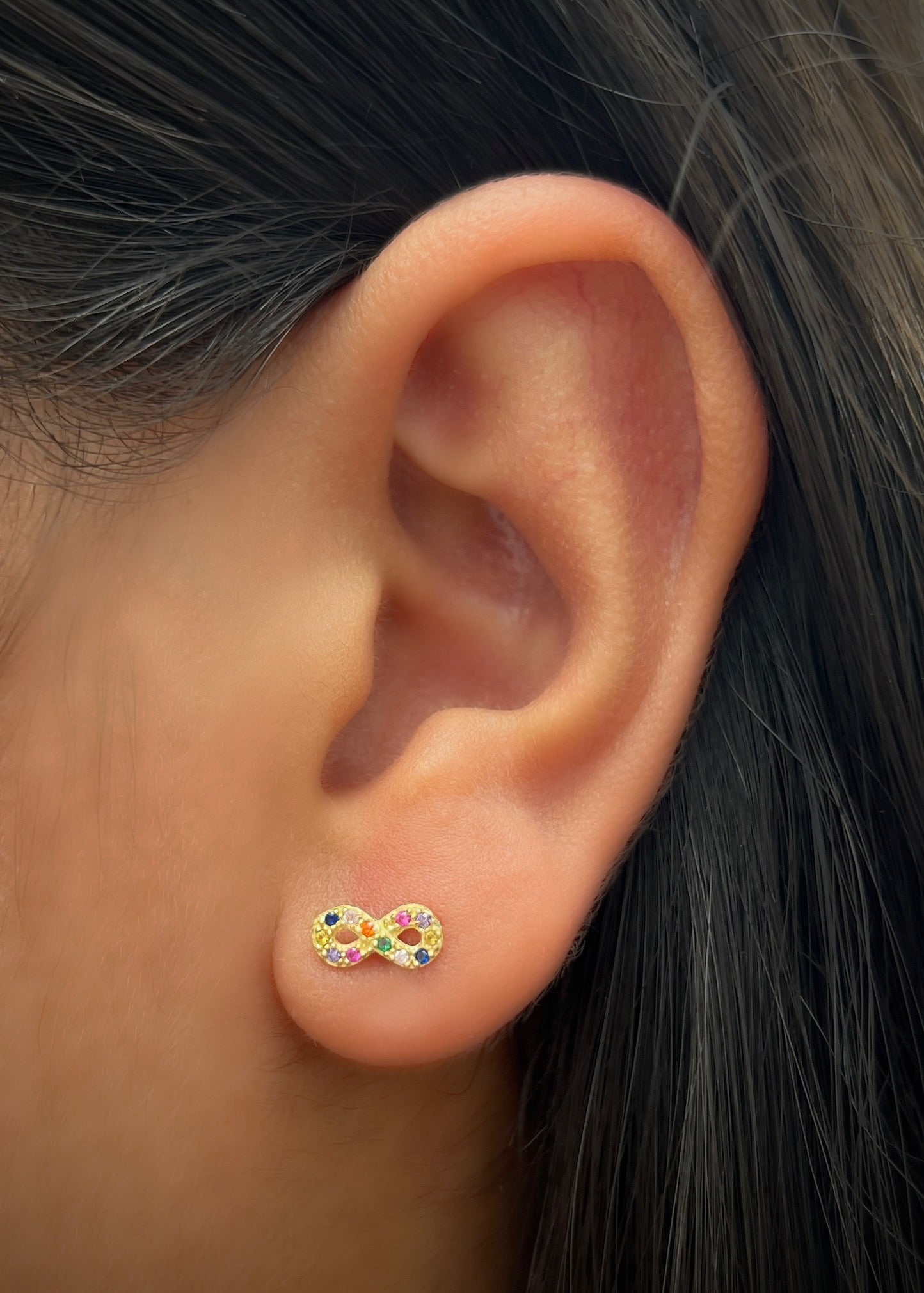 Topos infinito con swarovski multicolor 0.9gr / Largo 0.4cm / Oro Amarillo Nac B