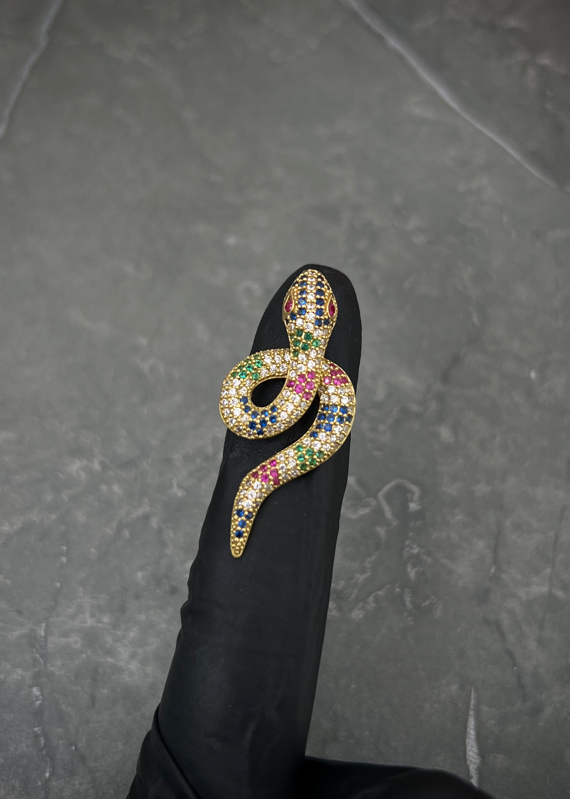 Dije serpiente con swarovski multicolor 3.8gr / Largo 3.5cm / Oro Amarillo Nac M