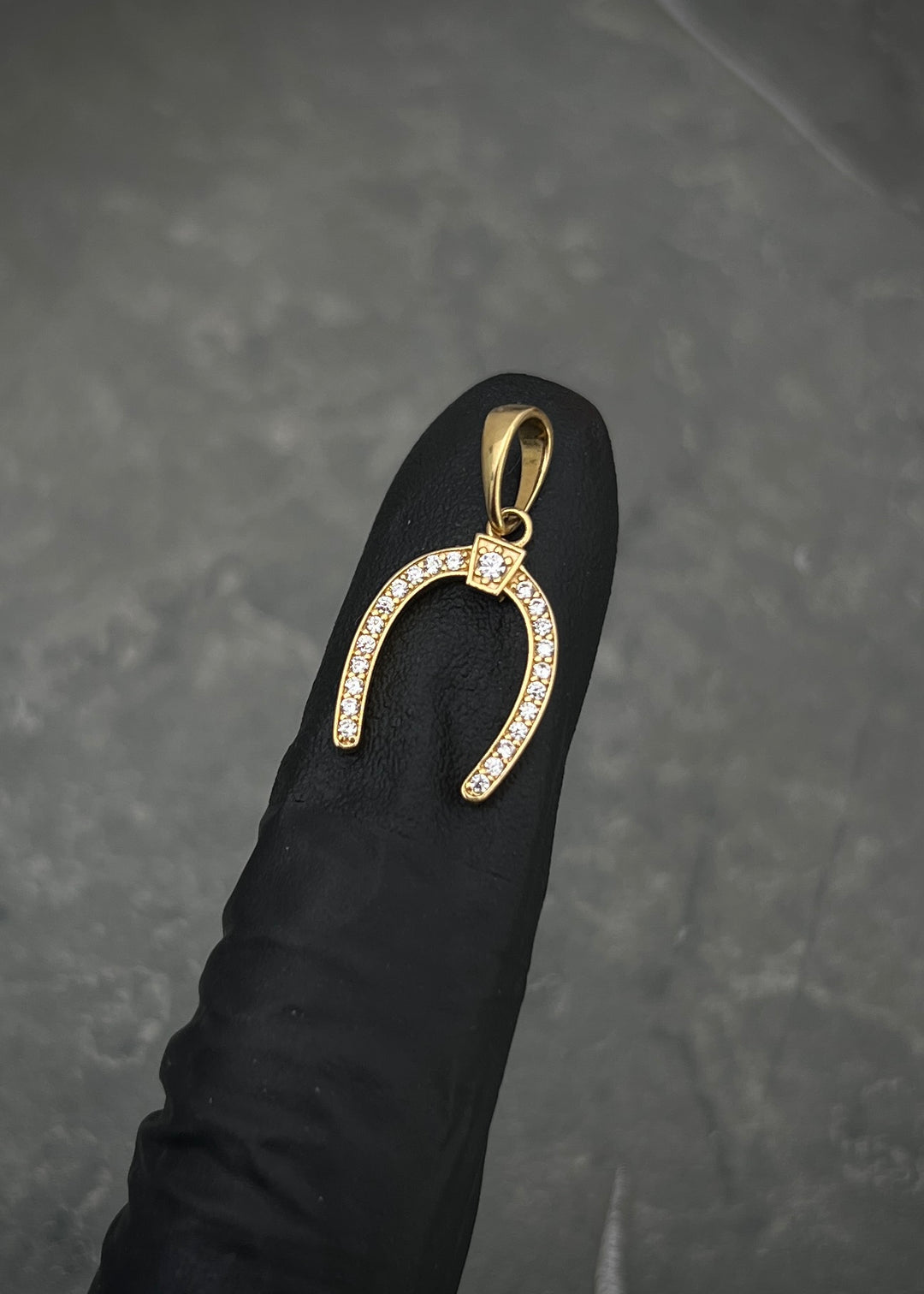 Dije herradura con swarovski blanco 1gr / Largo 2.1cm — Oro Amarillo