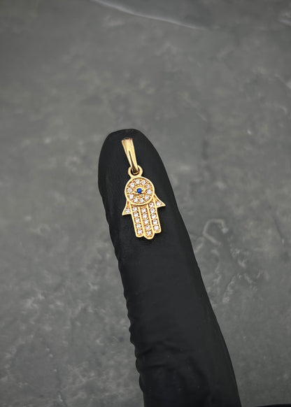 Dije mano hs con swarovski blanco 1.2gr / Largo 2.1cm / Oro Amarillo Nac M