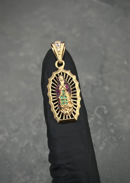 Dije virgen de guadalupe con swarovski fucsia y verde 3gr / Largo 3.1cm / Oro Amarillo Nac M