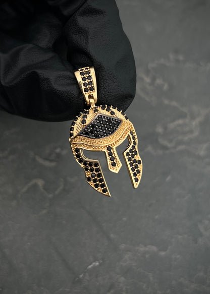 Dije gladiador con swarovski negro 3.5gr / Largo 3cm / Oro Amarillo Nac M