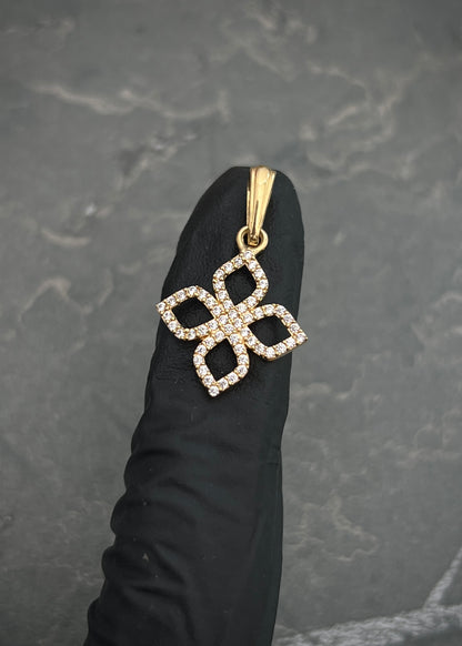 Dije con swarovski blanco 1.35gr / Largo 2.6cm / Oro Amarillo Nac M