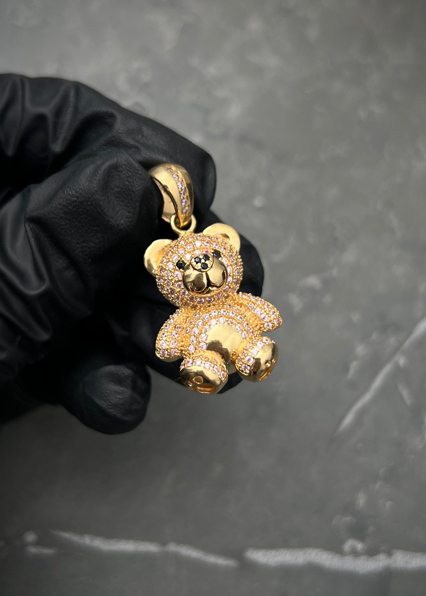 Dije oso con swarovski rosado 7.6gr / Largo 3.3cm / Oro Amarillo Nac M