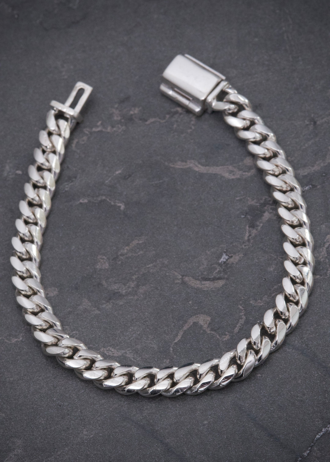 Pulso cubano 13.8gr / Largo 15.7 cm / — — Plata